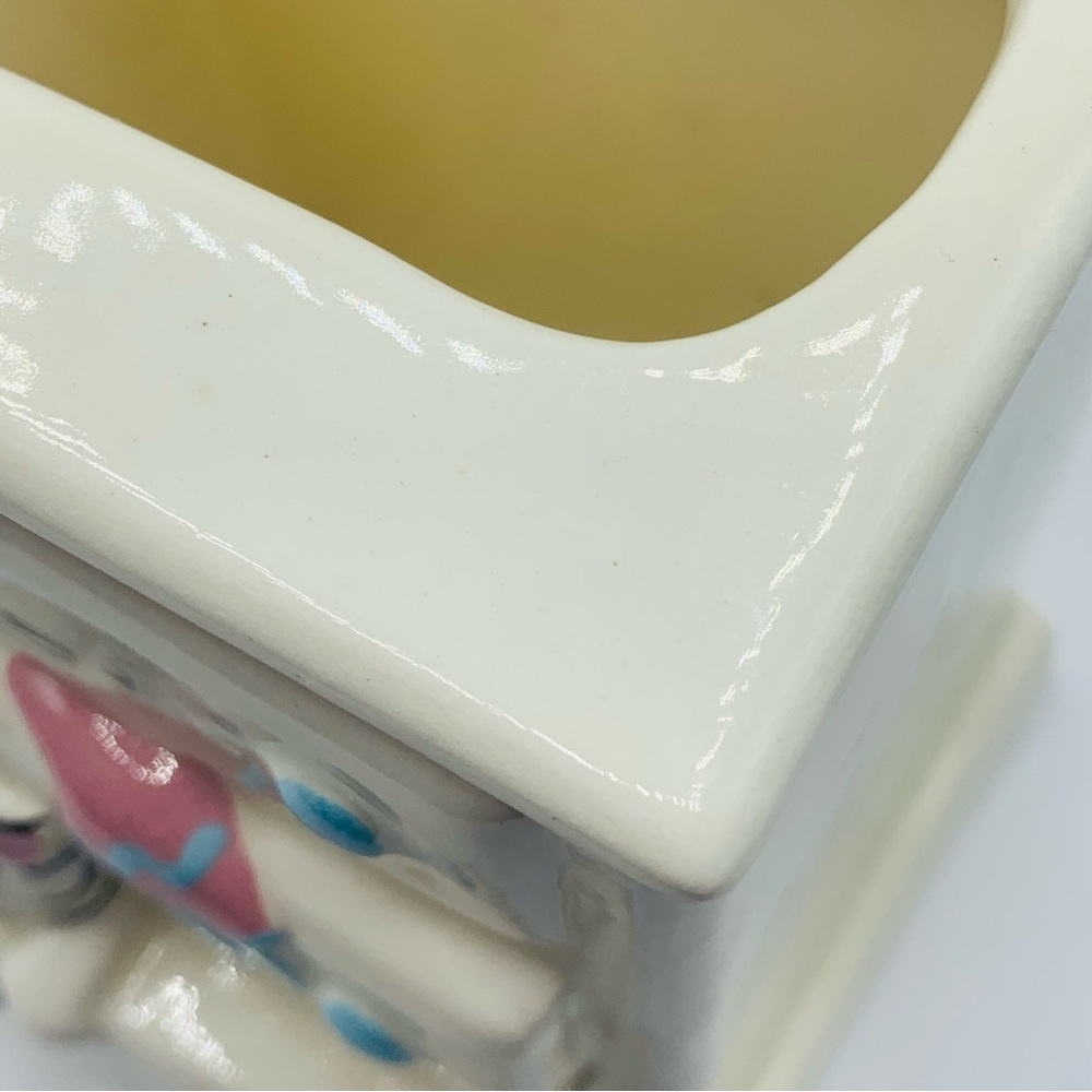 Vintage Style Cat in Dresser Ceramic Planter Cute Kitten Pencil / Brush Holder - Picture 9 of 11